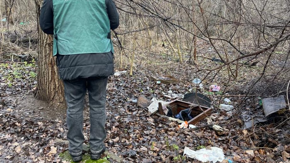 Кучу мусора обнаружили возле популярной зоны отдыха в Запорожье
