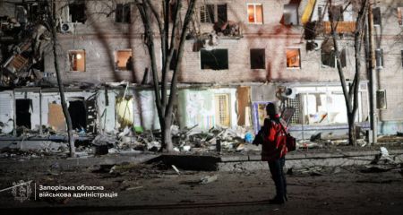 Вісім багатоповерхівок у Запоріжжі пошкодив дроновий удар росіян