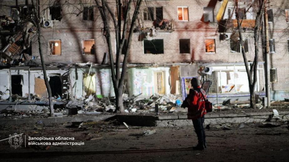 Вісім багатоповерхівок у Запоріжжі пошкодив дроновий удар росіян