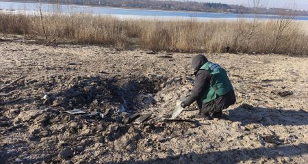 Вирва та забруднена земля: що знайшли на місцях "прильотів&rdquo; в Запоріжжі