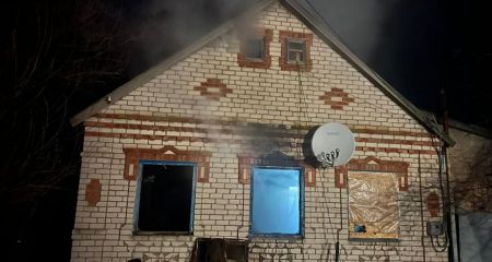 Російський БпЛА атакував будинок у Запорізькому районі: виникла пожежа