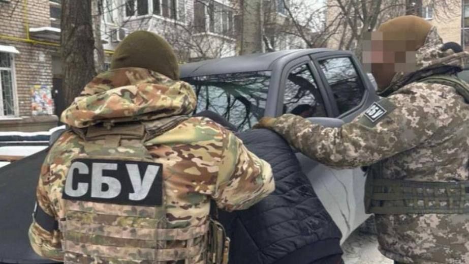 Торговал оружием и боеприпасами с фронта: в Запорожье задержали военного в СОЧ
