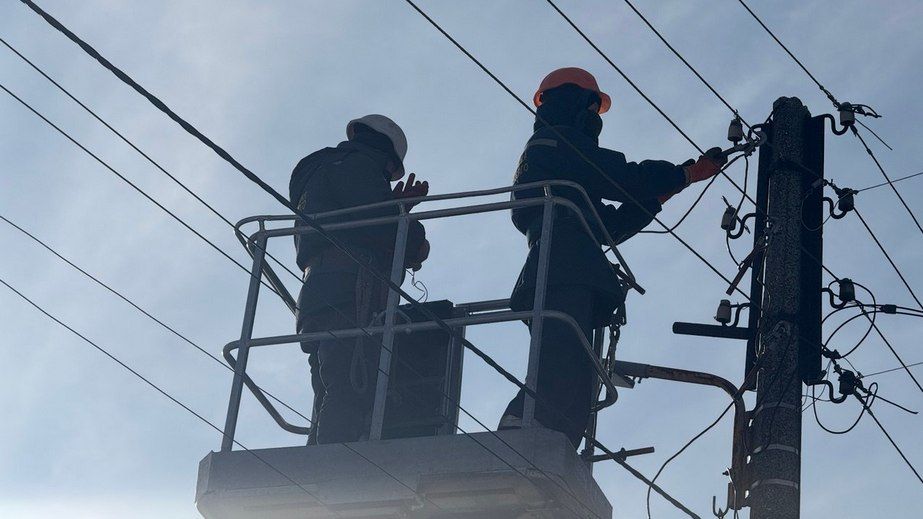 Енергетики повернули світло 16,5 тис. запорізьких родин, знеструмленим через обстріли