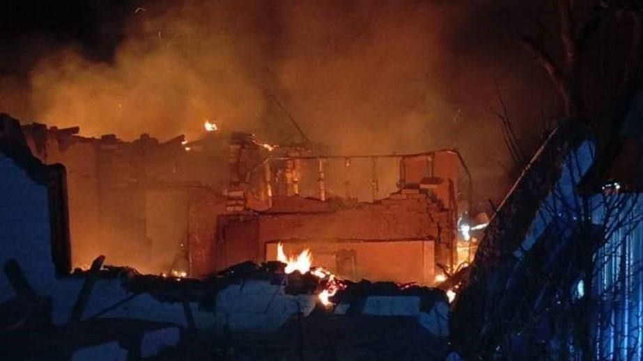 Под Запорожьем после обстрелов бушевали пожары