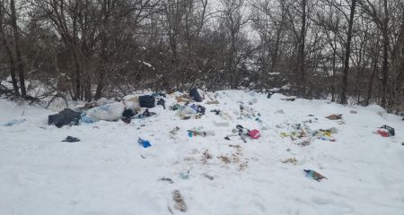 Мусорную свалку под слоем снега нашли в Запорожском районе