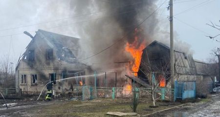 Будинки палали після обстрілів під Запоріжжям: є постраждалі