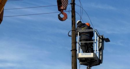 Ворожі удари й аварії: енергетики повернули світло понад 34 тис. запоріжців