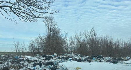 Свалку на 100 "квадратов" образовали возле трассы под Запорожьем