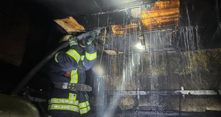 Вночі в Запоріжжі палав торговельний кіоск &ndash; кадри