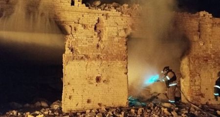 Склад, сінник та авто палали після обстрілів на Запоріжжі: загинула жінка