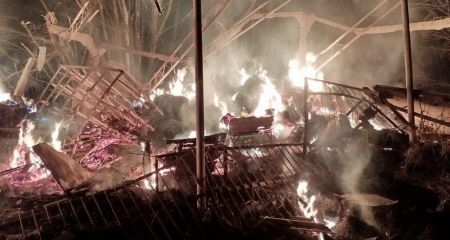 Масштабна пожежа вирувала після обстрілів у передмісті Запоріжжя