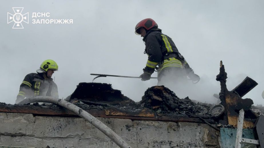 Крыша частного дома загорелась в Запорожье