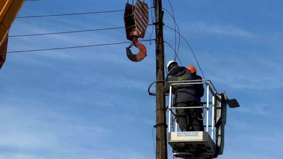 Более 3 тыс. семей под Запорожьем остались без света из-за обстрелов