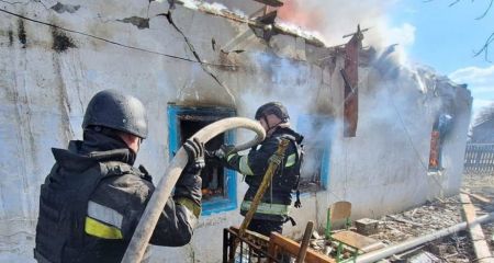 После российских обстрелов под Запорожьем горели дома