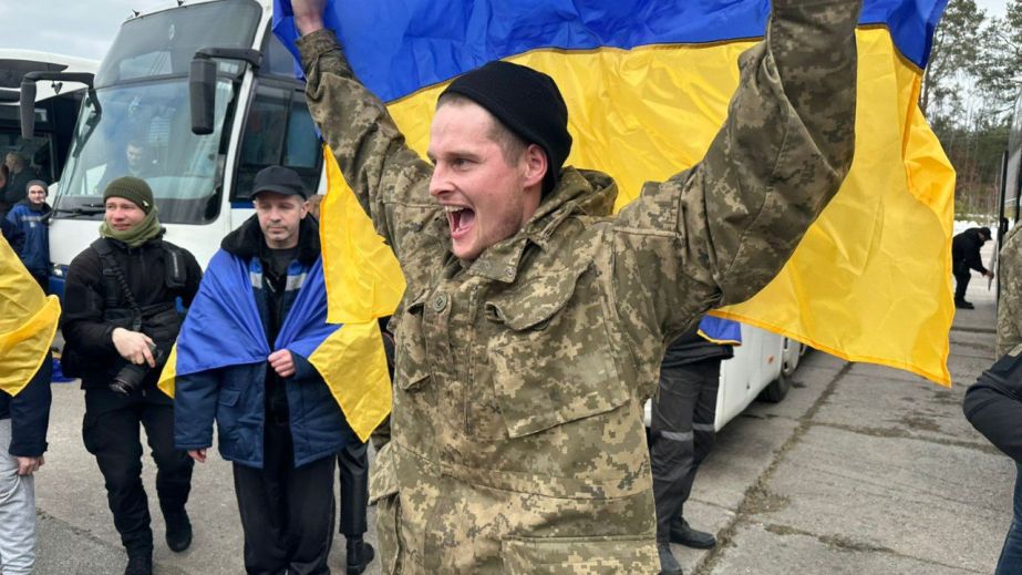 Второй день обмена: 300 военных и двух гражданских освободили из плена РФ
