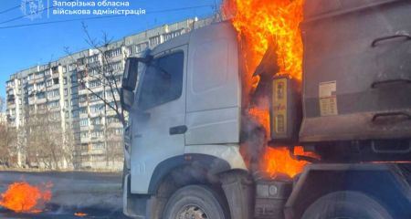 Вантажівка горіла у Запоріжжі через удар РФ, &ndash; ОВА
