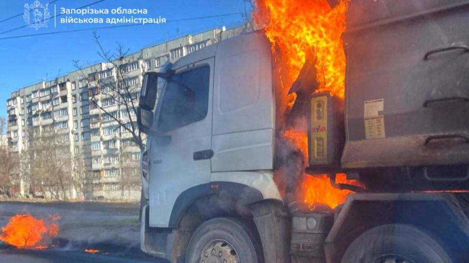 Вантажівка горіла у Запоріжжі через удар РФ, – ОВА