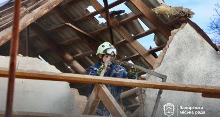 Ворожі обстріли понівечили будинки в двох районах Запоріжжя &ndash; кадри