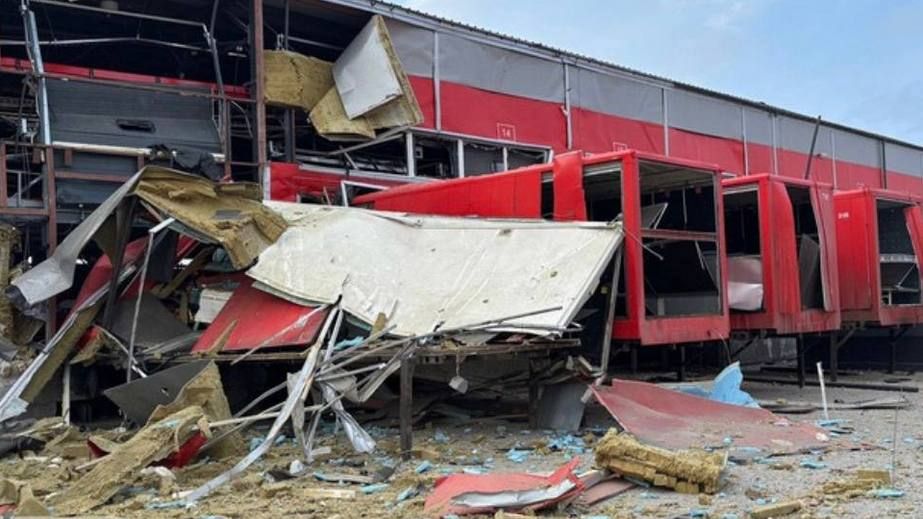 Военное преступление: россияне ударили по Запорожью двумя ракетами