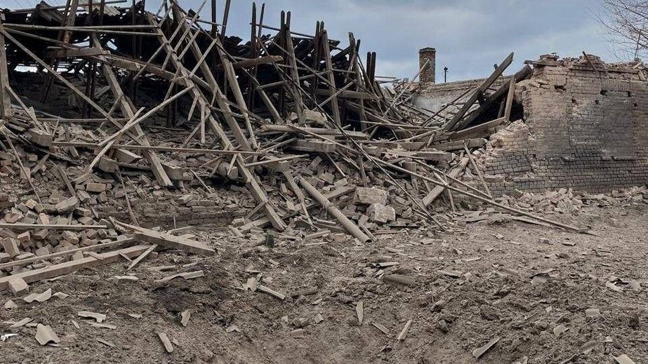 Будинок і торговельні павільйони палали під Запоріжжям через обстріли