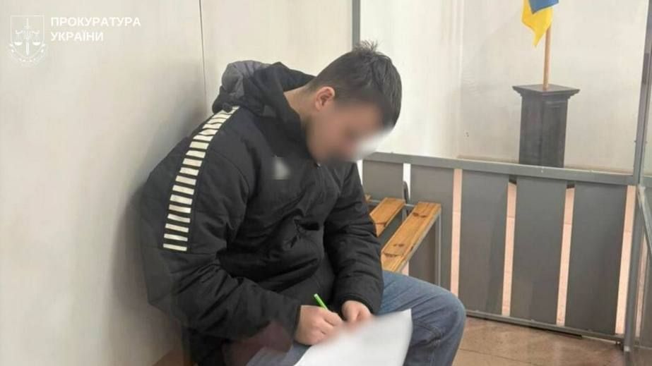 Поджигал авто ВСУ за деньги: в Запорожье задержали 20-летнего парня