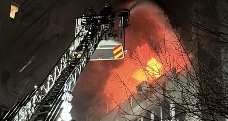 Будинки, вантажівки та легковики палали в Запоріжжі після атаки РФ