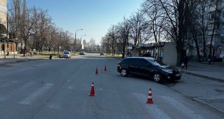 Легковик і мотоцикл зіткнулися в Запоріжжі: госпіталізували 16-річного водія