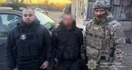 Військовий продав кулемет: запорізькі поліціянти викрили торговця зброєю