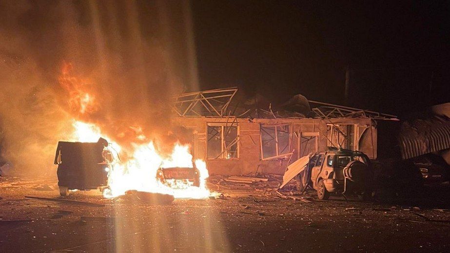 РФ вдарила дронами по магазину в Новомиколаївці на Запоріжжі: постраждала жінка