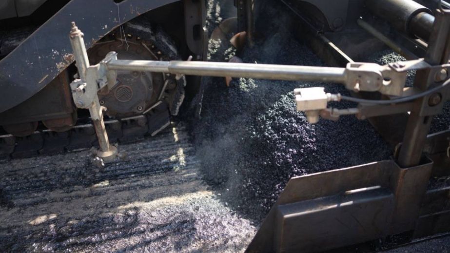 В 20 км от фронта на Запорожье ремонтируют дороги