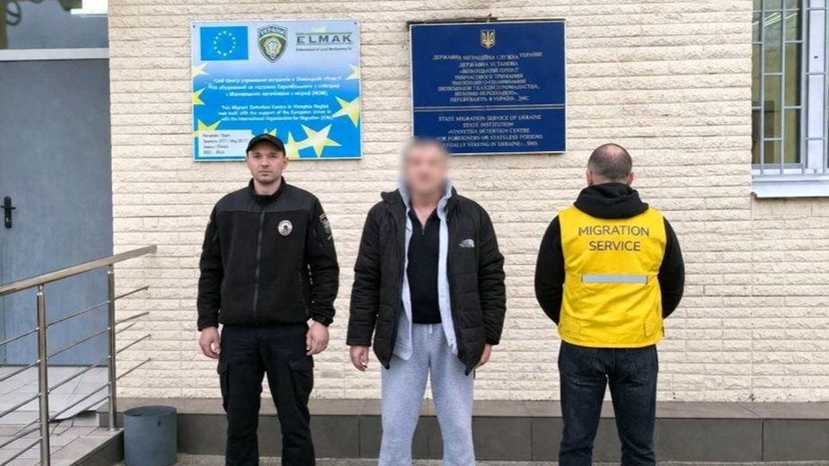 Задержанного на Запорожье "нелегала" принудительно выдворили из Украины