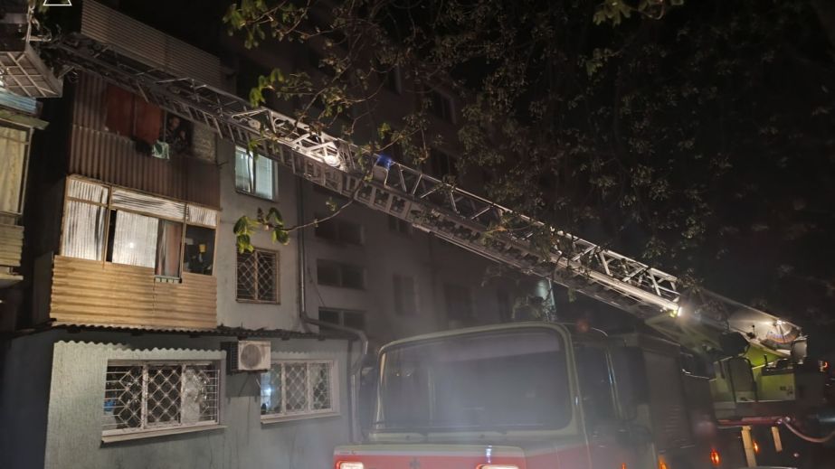 Непритомних чоловіка й жінку врятували з палаючого будинку в Запоріжжі