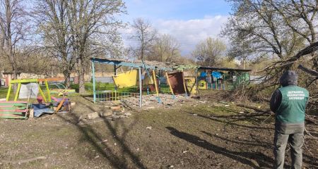 Обломки покрыли игровую зону в Запорожье: экологи проверили место удара