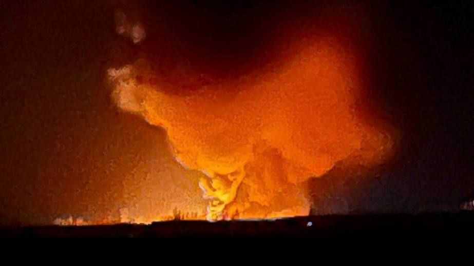 Підстанцію уразили в тилу окупантів на Запоріжжі: виникла масштабна пожежа