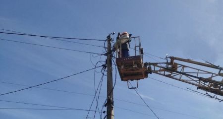 Ворожі обстріли знеструмили майже 4 тис. сімей на Запоріжжі