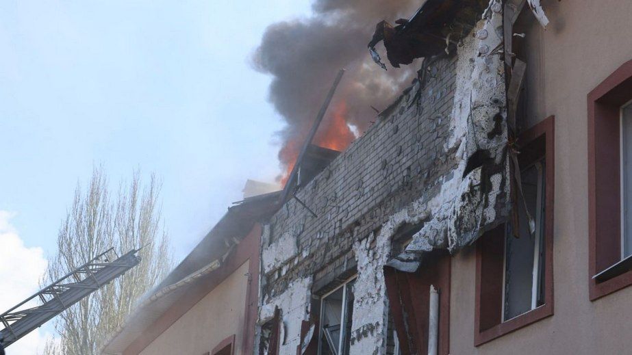 Россияне ударили КАБами по Новониколаевке на Запорожье: пострадала женщина