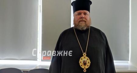 Не їсти на цвинтарі та не нести штучні квіти закликає запорізький єпископ