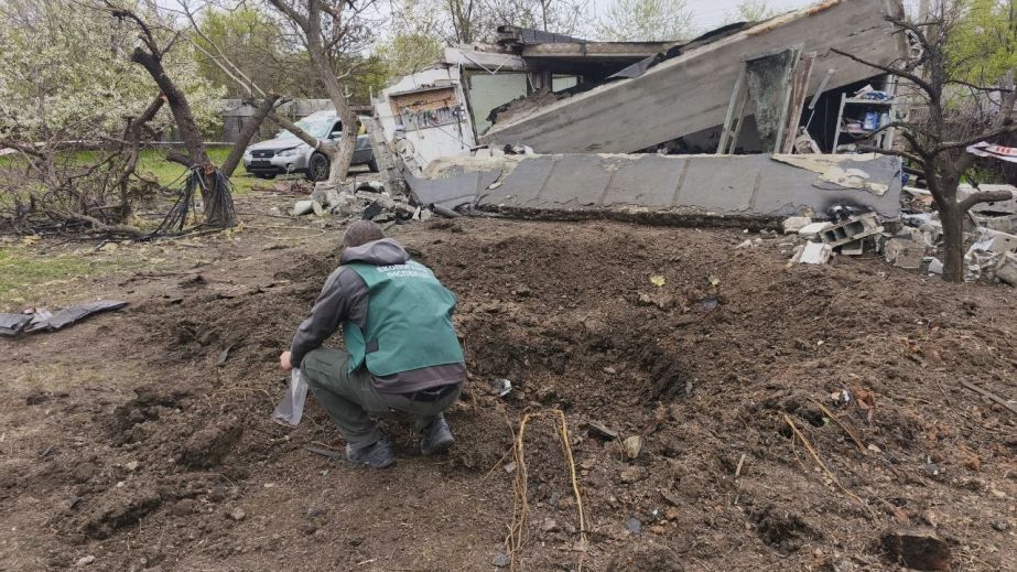Девятиметровую воронку нашли в Запорожье после обстрелов &ndash; где именно