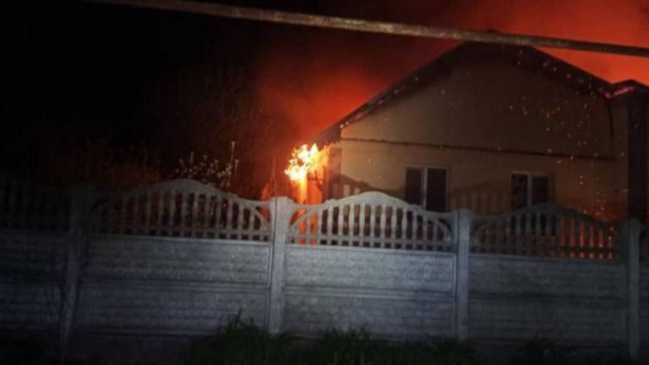 Окупанти атакували Запорізький район: загорівся будинок