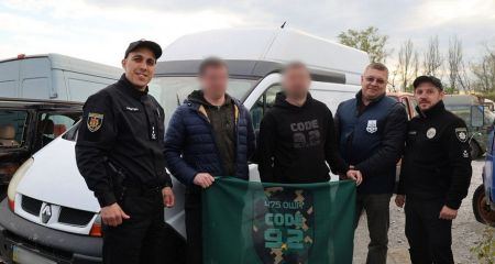 На фронт передали микроавтобус-"двойник", который обнаружили на блокпосте в Запорожье