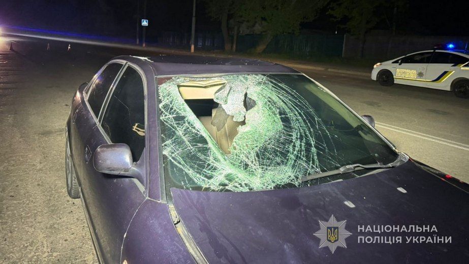 Автомобиль сбил пешехода в спальном районе Запорожья: парня госпитализировали