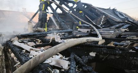 В частном секторе Запорожья горел дом
