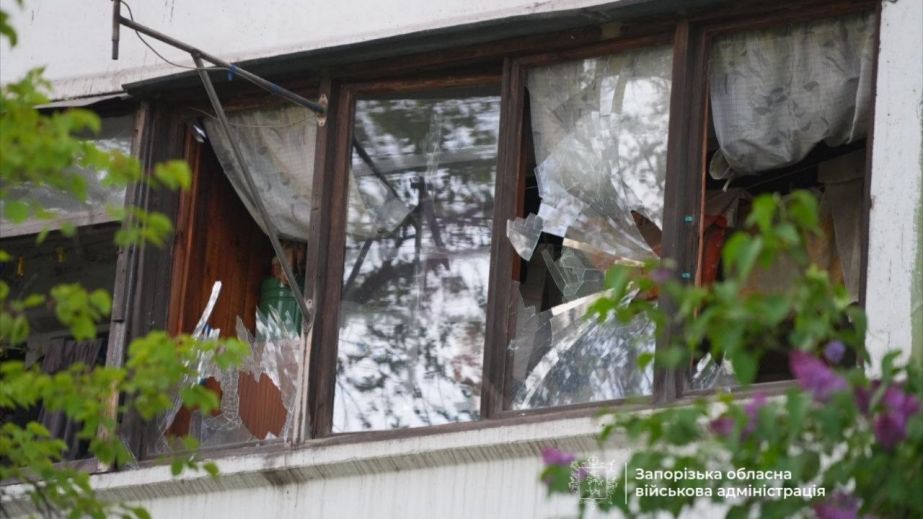 Поврежденные дома, АЗС и пострадавшие: серия взрывов произошла в Запорожье