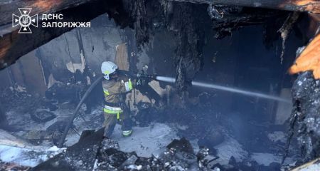 В Запорожье бушевал пожар: пострадал человек