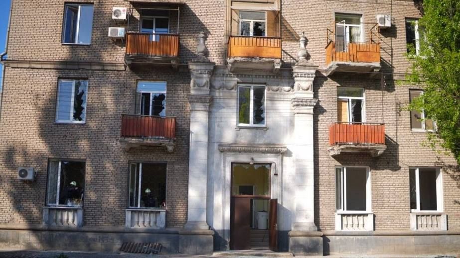 Оккупанты обстреляли центр Запорожья: повреждено здание