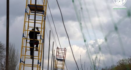 Жителі села під Запоріжжям розтягують матеріали для захисних споруд