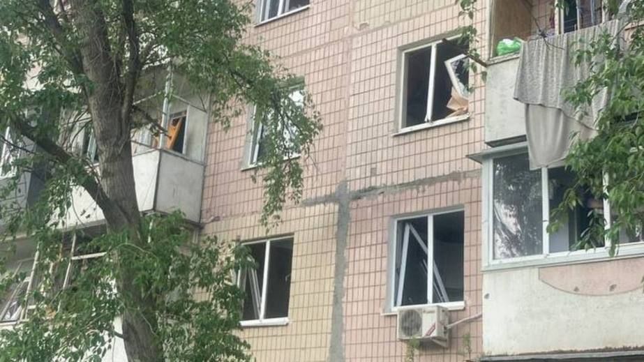 Ворожі удари пошкодили майже 30 будинків у двох районах Запоріжжя &ndash; деталі