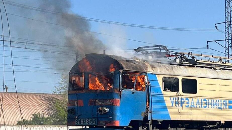 В Запорожье из-за российского удара погиб машинист, еще двое железнодорожников ранены