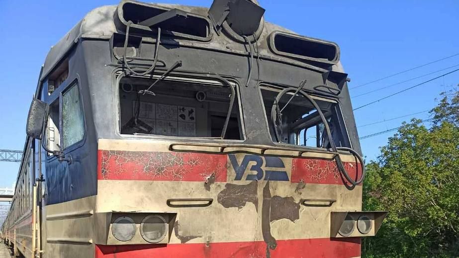 У запорізькому Вільнянську ворожий БпЛА атакував приміський поїзд &ndash; деталі