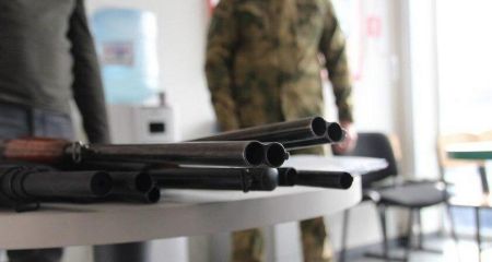На Запорожье оккупанты конфискуют ружья для борьбы с БпЛА &ndash; детали